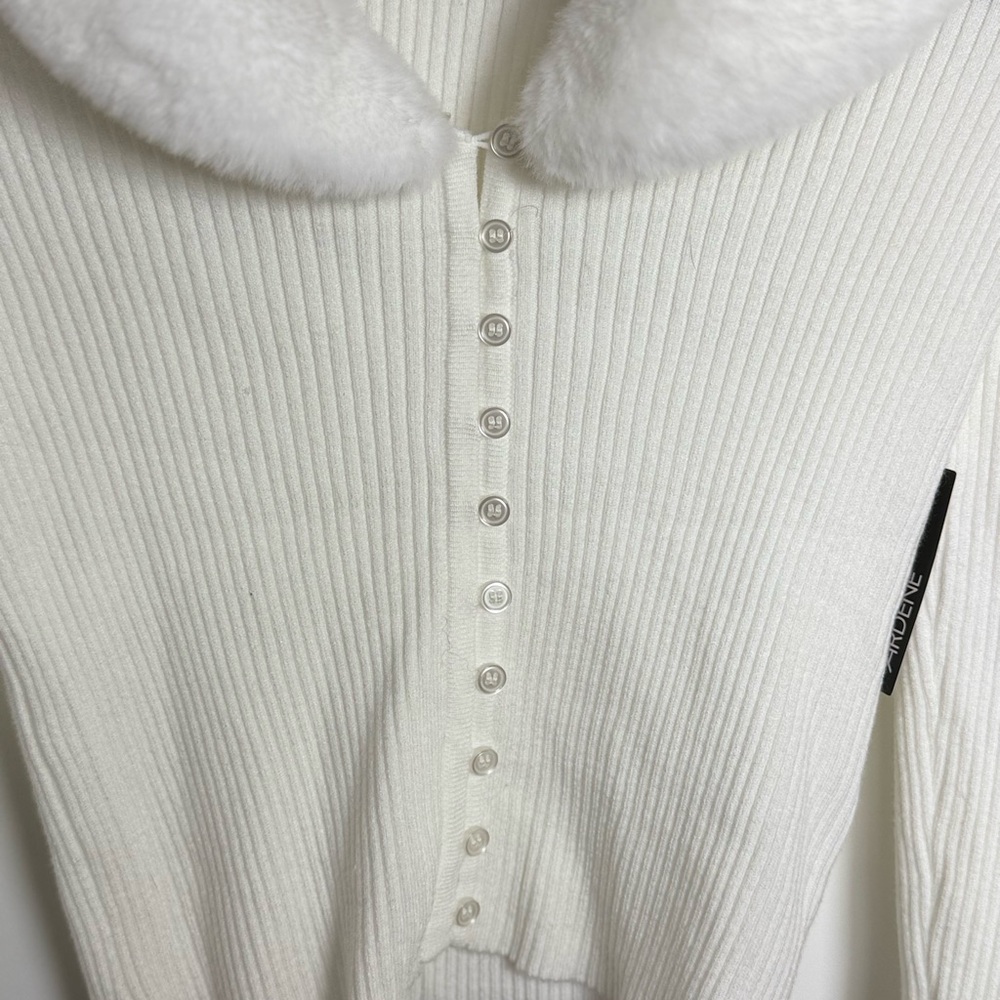 Women’s sweater- NWT